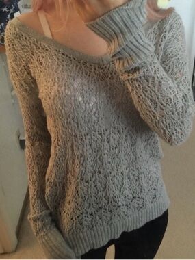 Aeropostale light gray crochet knit V-neck sweater XS NWOT